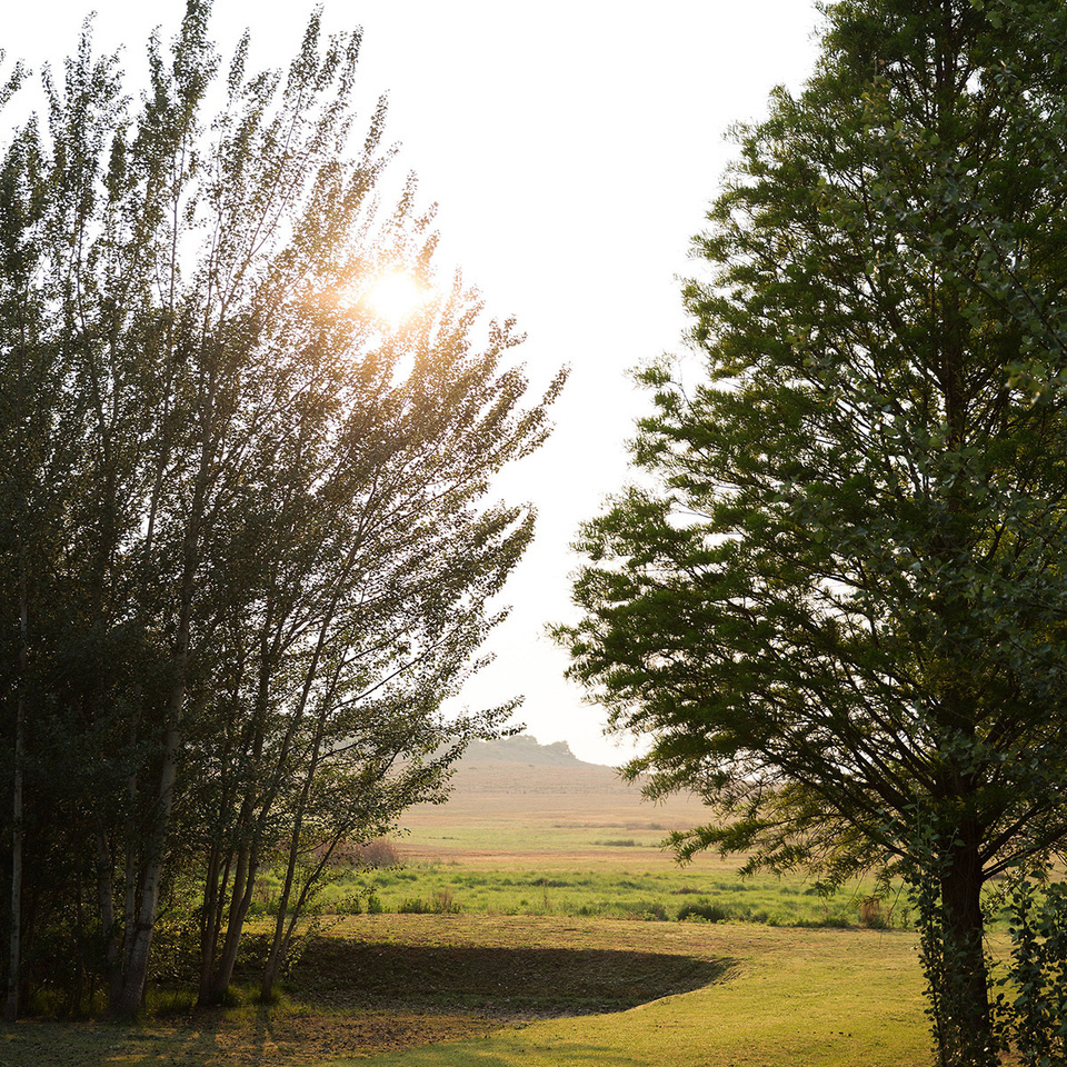 Scenic landscape surrounding Lekoa Lodge