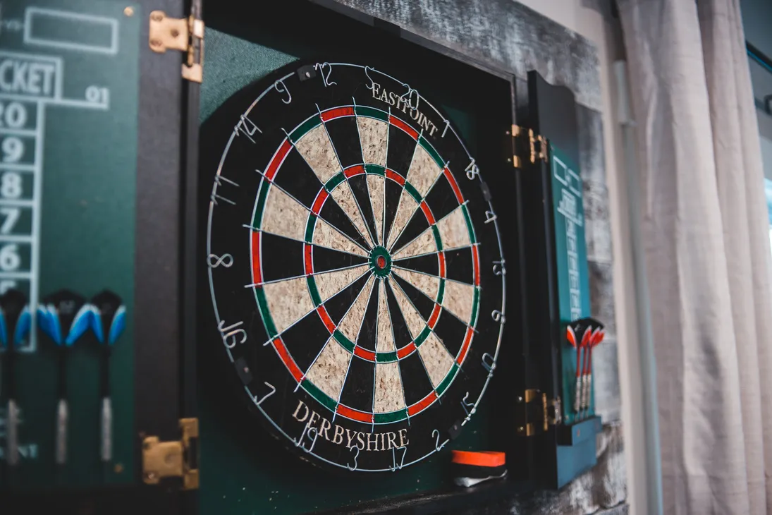 DARTS & POOL TABLE