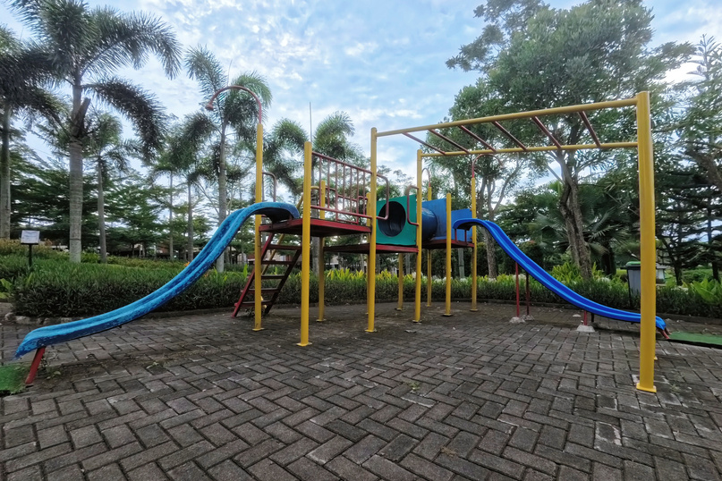 CHILDREN'S PLAY AREA