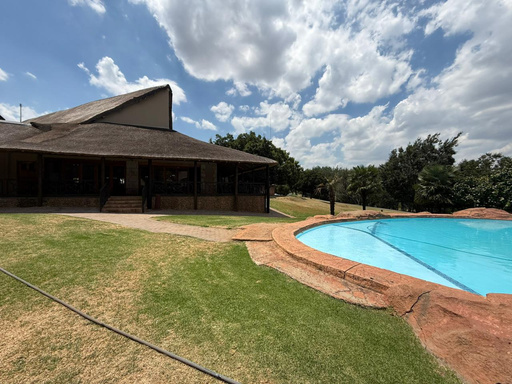 RESTAURANT & TERRACE BAR