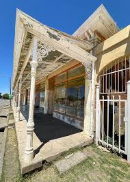 HISTORIC SANDSTONE BUILDINGS